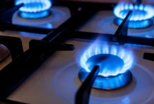 Gas