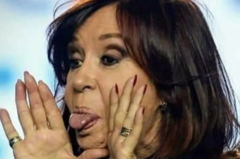 Cristina lengua afuera
