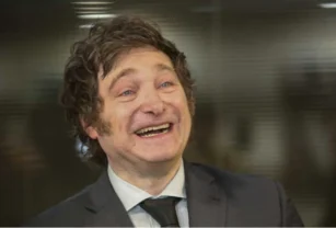 Javier Milei risa estado