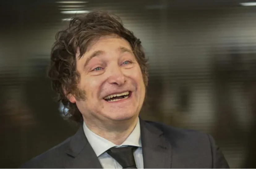 Javier Milei risa estado