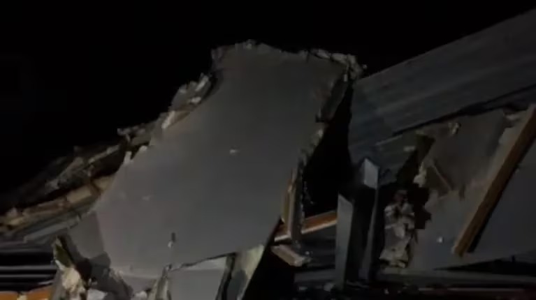Destrozos en la escuela de Campana