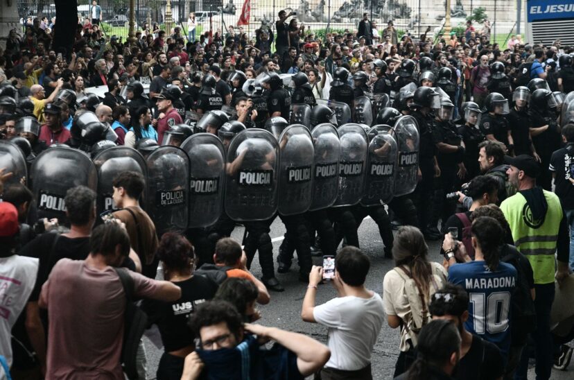 Represión en el Gaumont