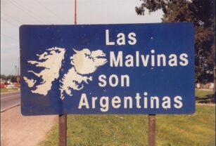 Cartel sobre Malvinas