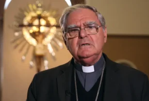 monseñor Oscar Ojea