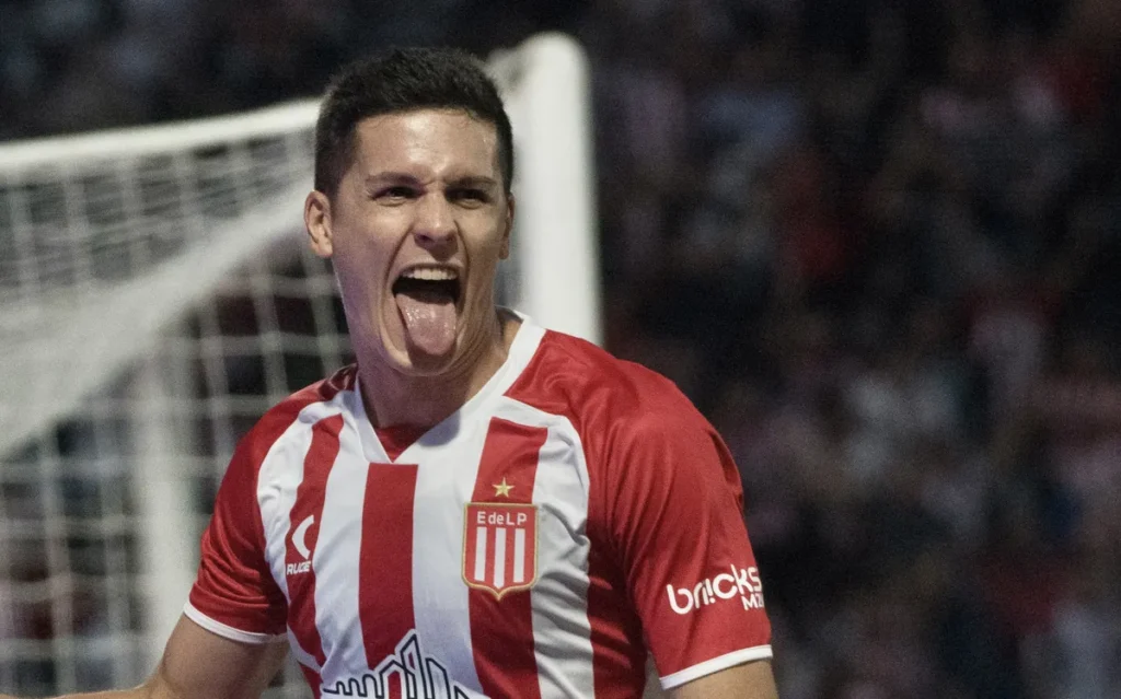 Estudiantes Guido Carrillo