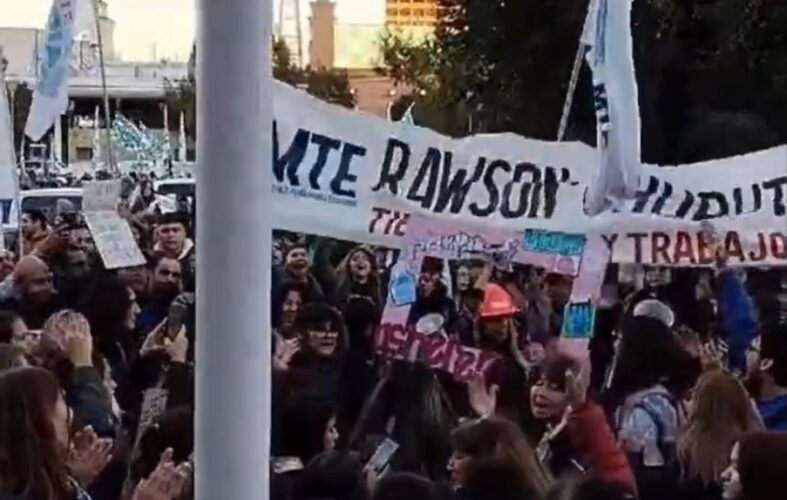 la joven que se recibió durante la Marcha Universitaria