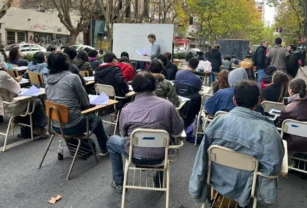 Clase pública en la previa al paro docente