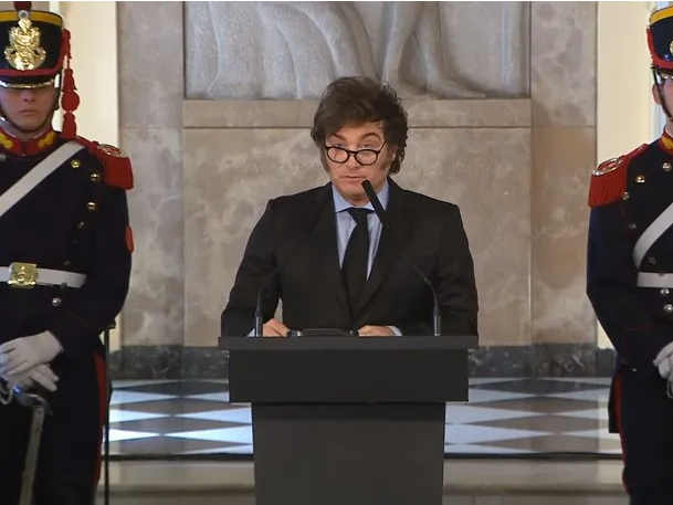 milei busto menem