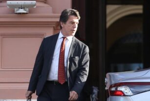 nicolas posse espionaje