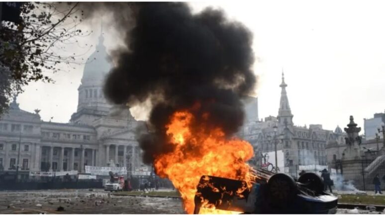 Caos en el Congreso