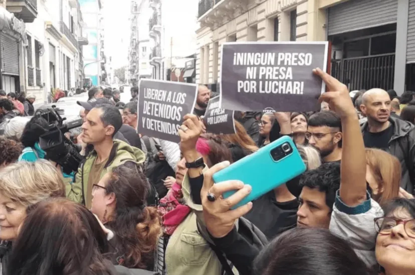 marcha por los 16 detenidos