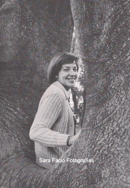 María Elena Walsh por Sara Facio.