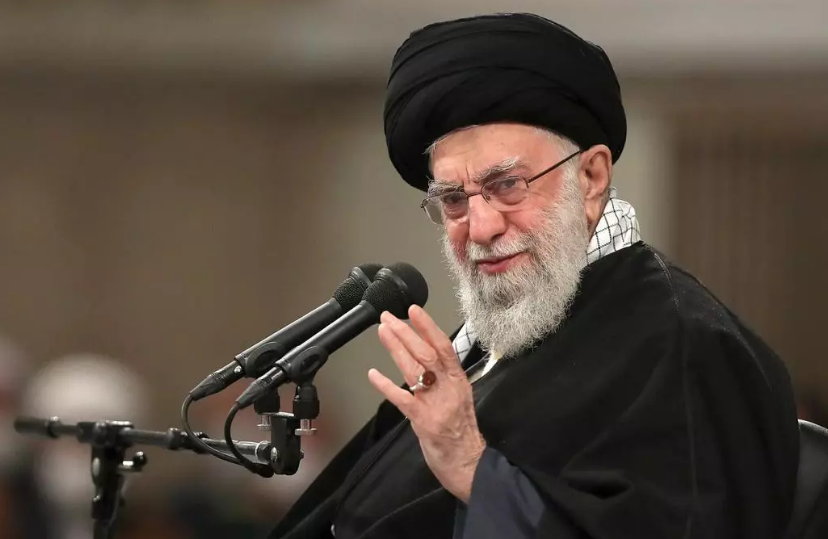 líder supremo iraní contra Milei