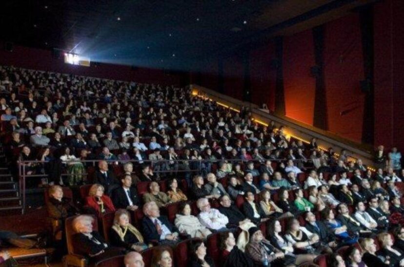 sala de cine llena