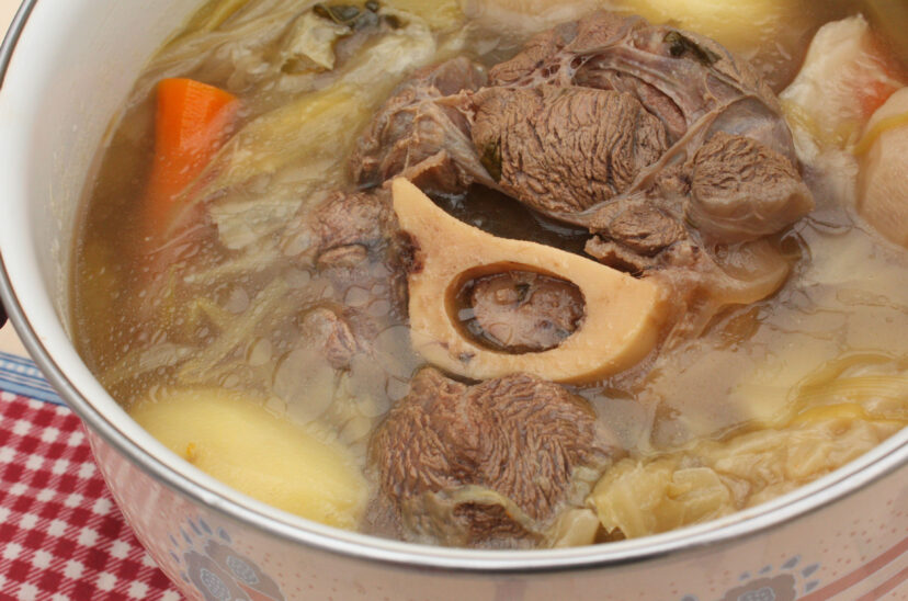 Caldo de hueso de res