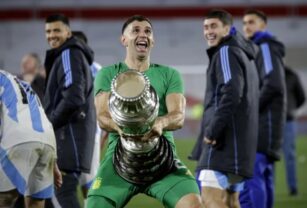 Dibu Martínez festejo
