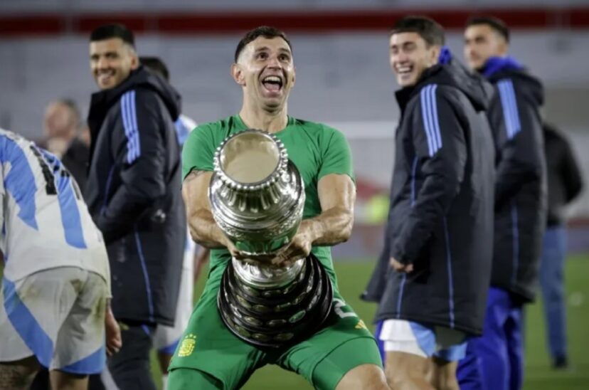 Dibu Martínez festejo