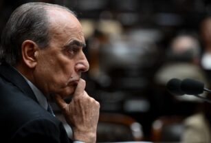 Guillermo Francos - ajuste en Ciencia