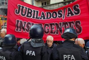 Jubilados marcha policía