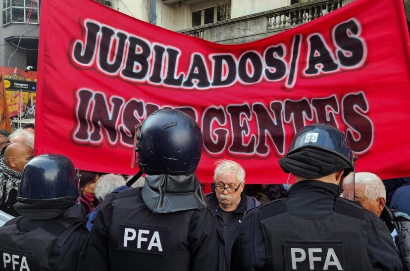 Jubilados marcha policía