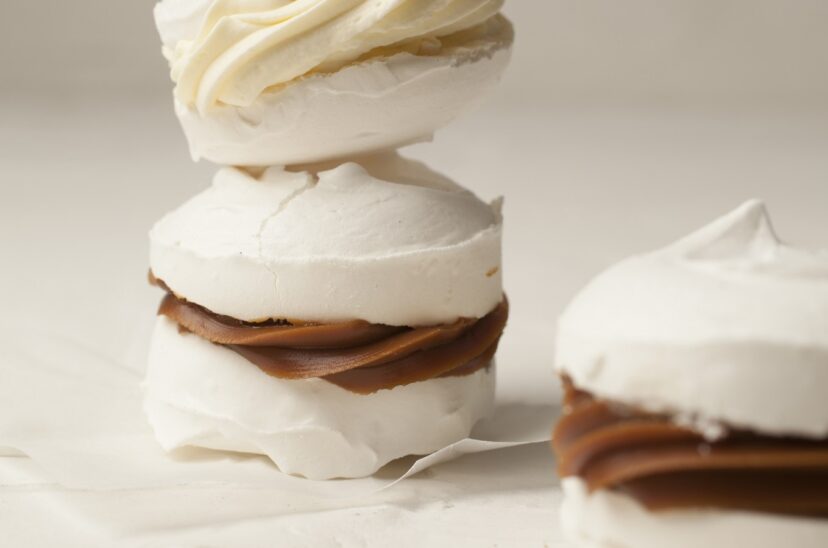 merengues con dulce de leche