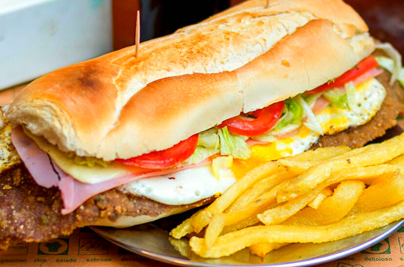 sandwich de milanesa tucumano
