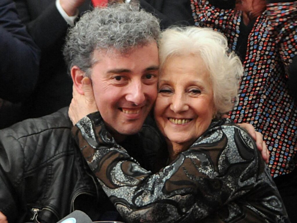 Abuelas de Plaza de Mayo