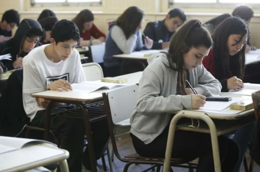 Estudiantes secundarios - Pruebas Aprender