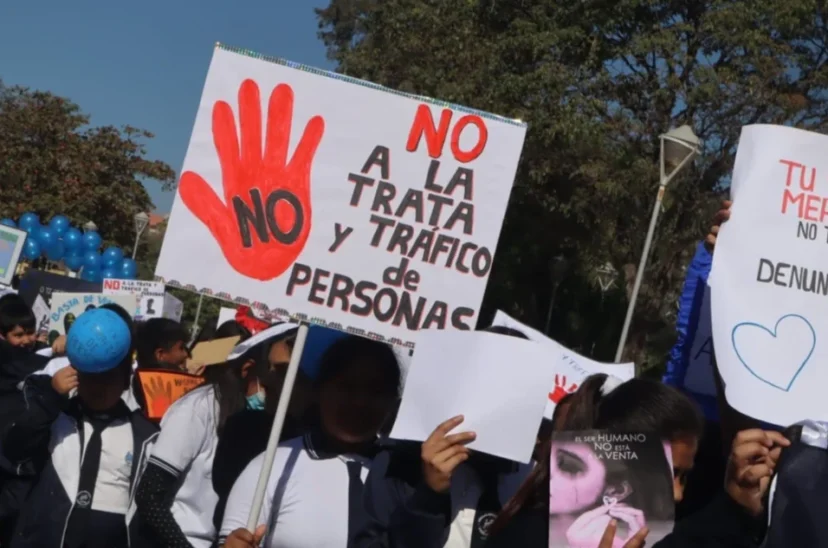 Cartel contra la trata de personas