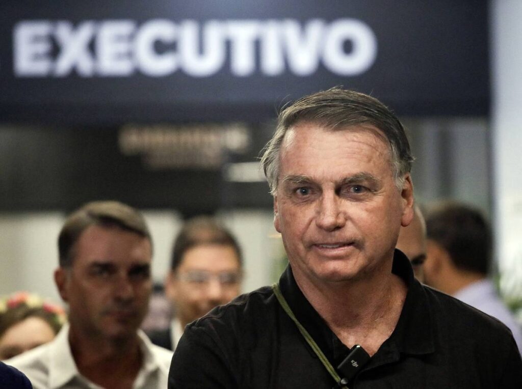 Bolsonaro acusado