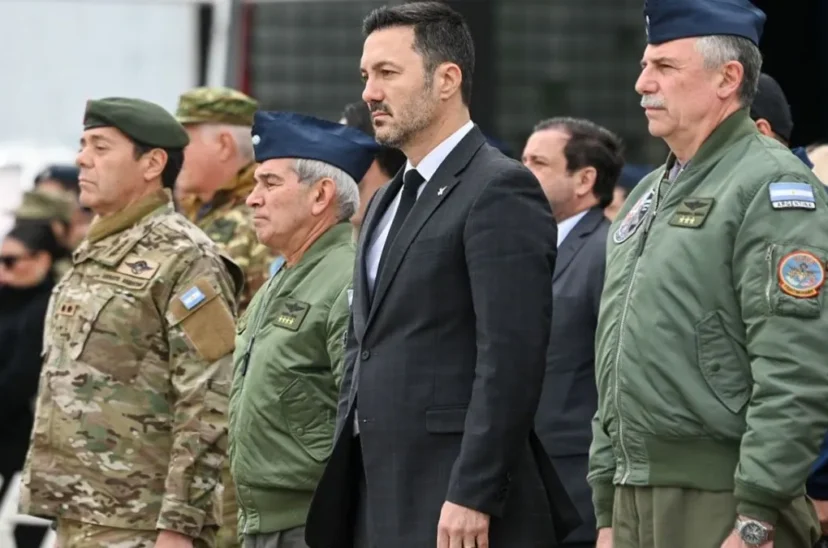 Denuncia - Luis Petri, militares