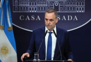 PASO Extranjeros Adorni