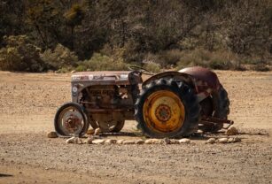 tractor viejo maquinaria agrícola