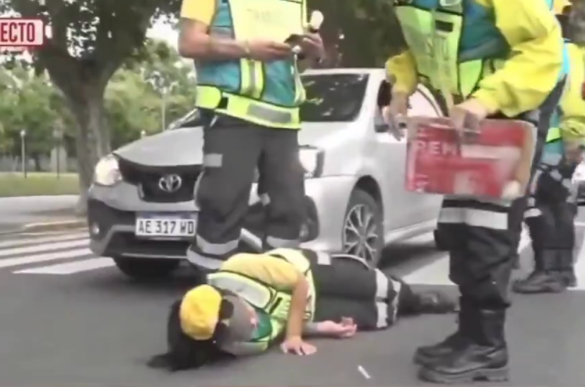 Agente de tránsito atropellada