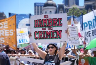 Marcha contra Milei