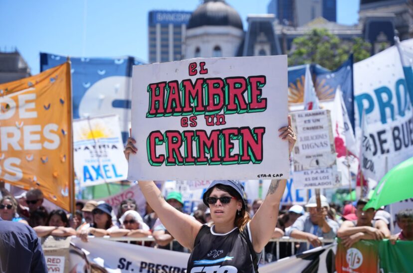 Marcha contra Milei