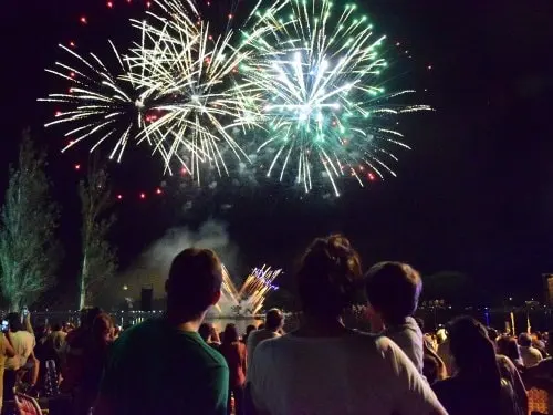 año nuevo fuegos artificiales