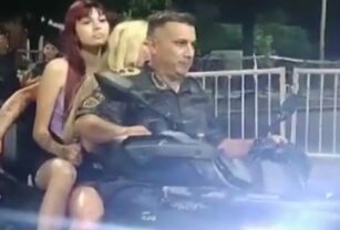 Policía intentando ingresar al recital de Los Piojos