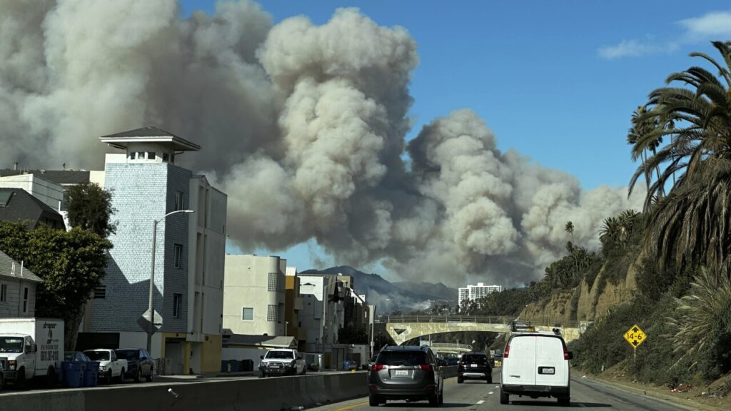 humo incendio Los Ángeles
