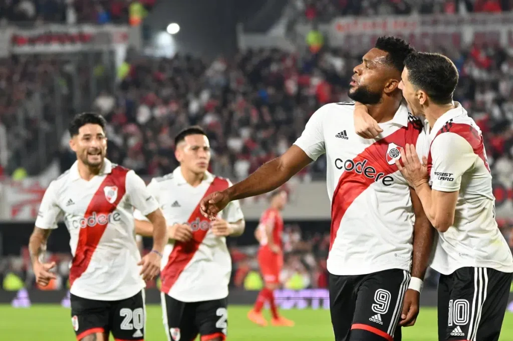 pelota libre river
