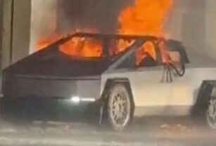 Explosión del auto de Tesla frente al Hotel Trump