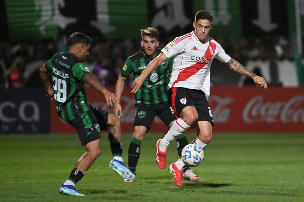 pelota libre river