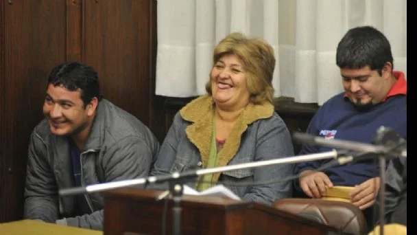 Los hermanos Gómez y su madre, Irma Lidia Medina.