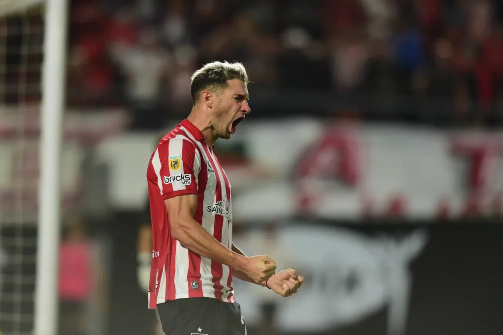 pelota libre estudiantes