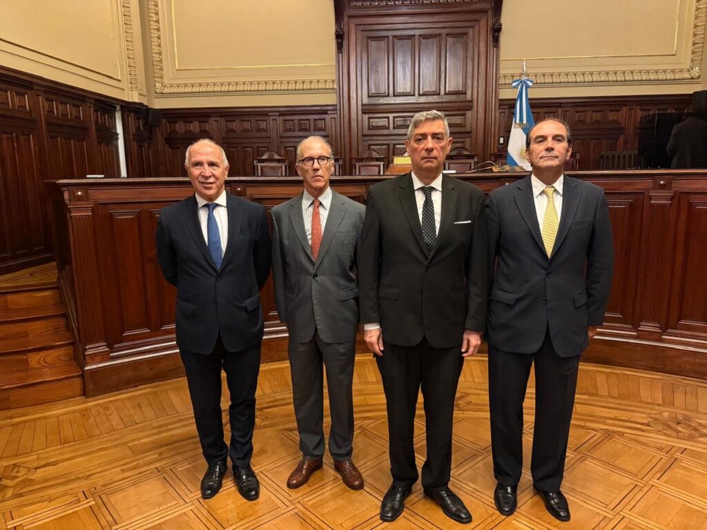 garcía mansilla y los otros miembros de la corte