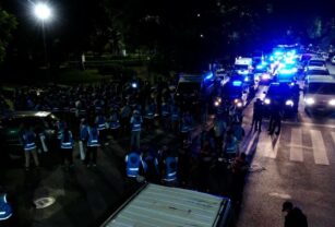 Operativo para desalojar manteros en Flores