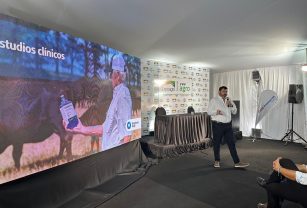 Juan Cruz Muriel Lanzamiento Suplenut expoagro inmunidad