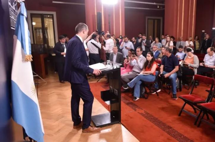 adorni conferencias de prensa 