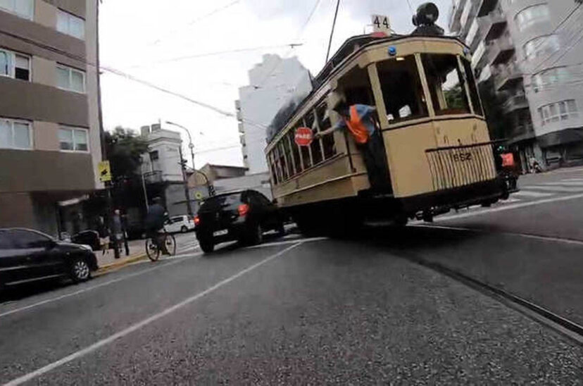 choque auto y tranvia