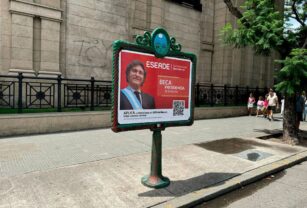 Milei en cartel de eseade